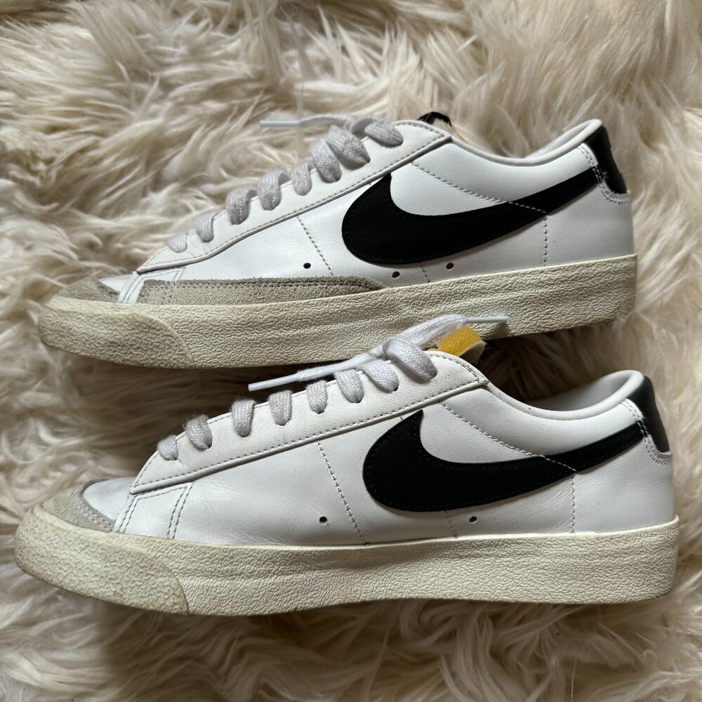 NIKE leather women's shoes size 10